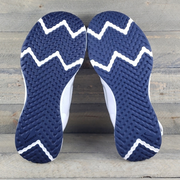 Nike Revolution 5 Flyease Casual Running Shoes - Picture 6 of 9